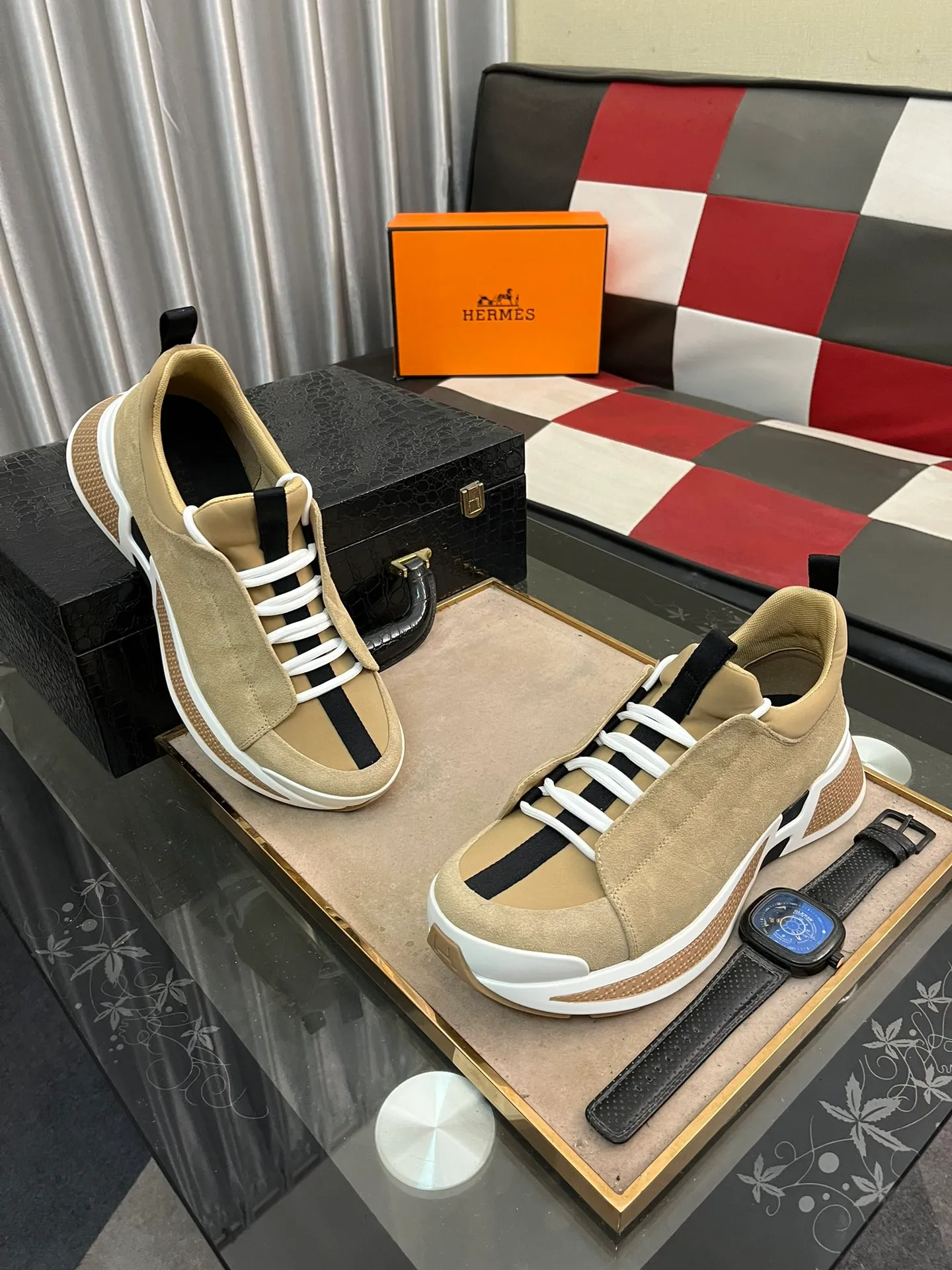 Men's shoes 💰: 560⌚️⌚️[Hermes] New sports shoes Hermès are the most comfortable shoes, no one else⃣️, they are very light on the feet and very good-looking, you will not feel tired when you go shopping and running around 👍 Very light and comfortable, extremely light, perfect for both sports and leisure! It’s up to you to choose, there’s always what you want~ Comes with a full set of packaging gift bags and invoices ✔️Fabric: imported first-layer cowhide ✔️Inner lining: breathable mesh ✔️Outsole: genuine leather bottom ✔️Size: Men 38-44 (45 custom-made) 5️⃣colors available